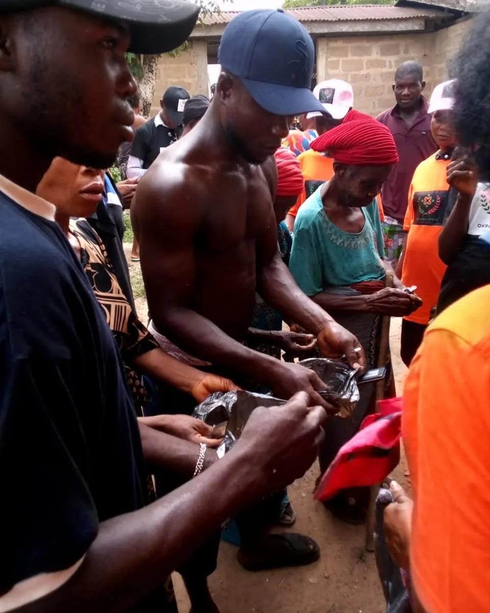 Farmers receiving seeds
